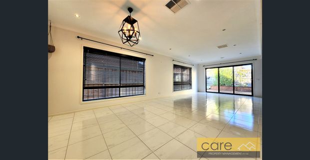 Discover an exquisite living experience - Photo 1