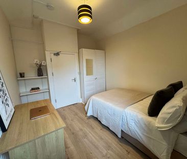 Sebastopol Street Room 4 - Photo 4