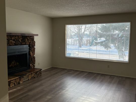 Newley Renovated Duplex Close to Bower! - Photo 1