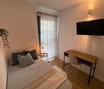 Carrer de lAprestadora, L'Hospitalet de Llobregat, Catalonia 08902 - Photo 4