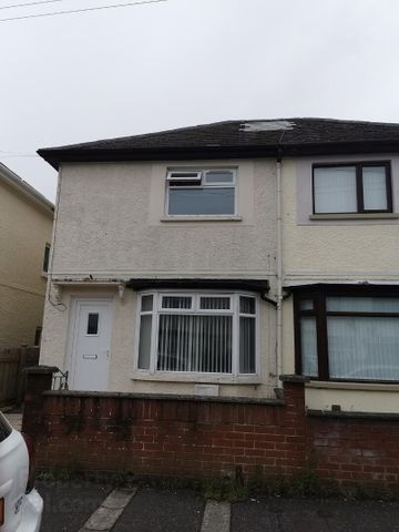 63 Glencairn Crescent, BT133LW, Belfast - Photo 2