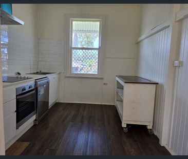 Charming 3 Bedroom Cottage - Photo 3