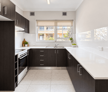 Modern Two-Bedroom Apartment in Prime Ramsgate Beach Location - Photo 4