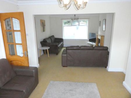 4 bedroom semi-detached house to rent - Photo 2