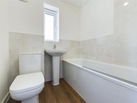 2 bedroom end of terrace house to rent - Photo 3
