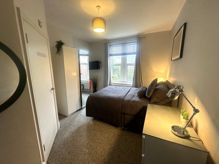 Double En-suite Room- Gloucester Road North - Photo 2