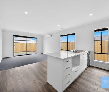 Brand new with two living areas - Photo 3