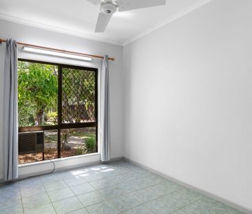Beachside Living in Quiet Close - Photo 3