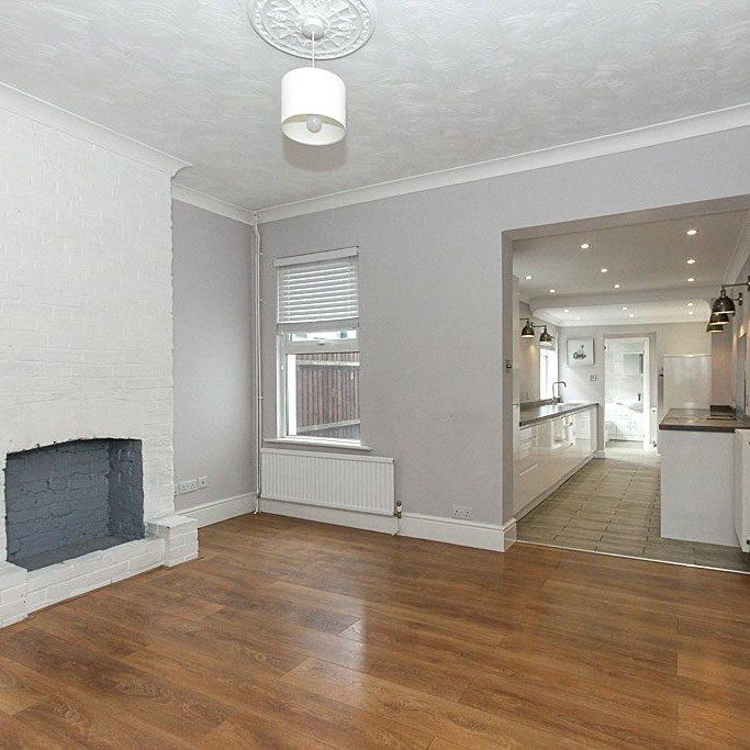 3 bedroom terraced house to rent - Photo 1