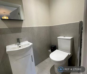 1 bedroom in a house share to rent - Photo 6