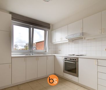 Zeer ruim appartement met 2 slaapkamers, groot terras en garage in ... - Photo 1