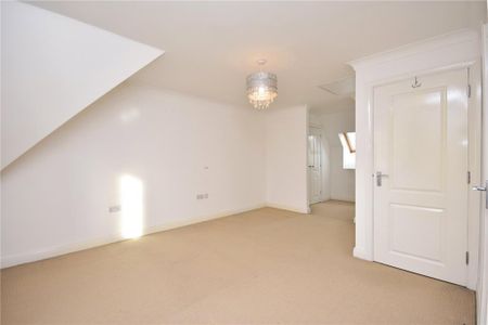3 bedroom semi-detached house to rent - Photo 3