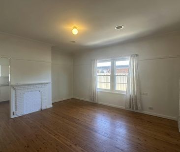 Cozy 3-Bedroom Home in Central Bathurst - Photo 6