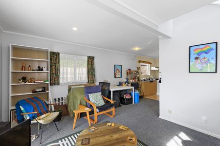 Beautiful 2-Bedroom Standalone Home in Peaceful Vogeltown – $585pw - Cat Friendly - Photo 4