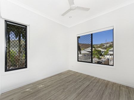 Unique Living with Three Bathrooms - Photo 2
