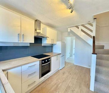 Upper Weybourne Lane, Farnham, Surrey, GU9 - Photo 6