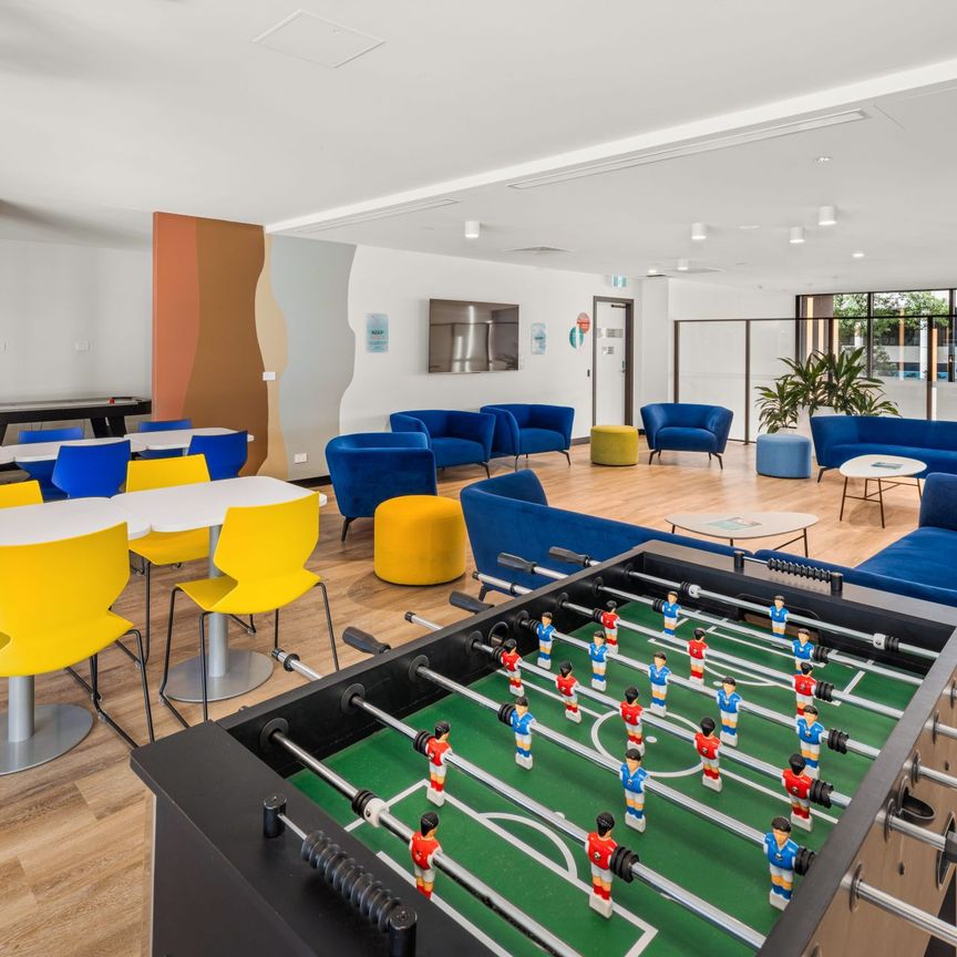 A large studio apartment equipped with a separate bathroom and kitchen. 【2 weeks rent free】 - Photo 1