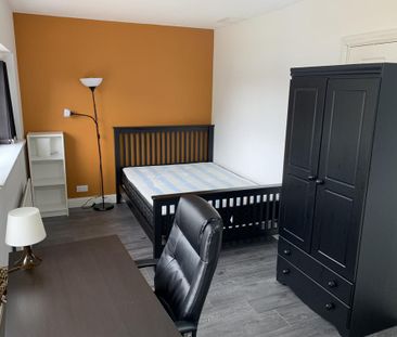 6 bedroom terraced house to rent - Photo 2