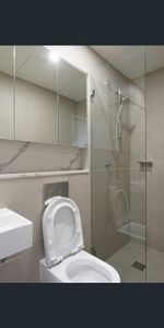 Modern One Bedroom Apartment - Photo 4