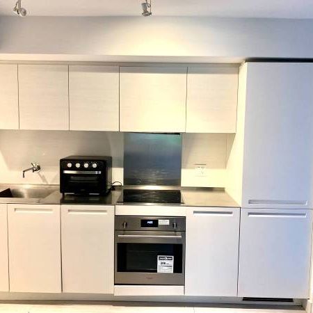 $2,250 / 1br - Central Downtown Vancouver 1bd + 1 PARKING + 1den - Photo 4