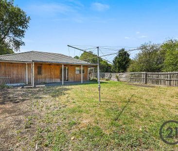 Beautiful Home in the Heart of Cranbourne! - Photo 6