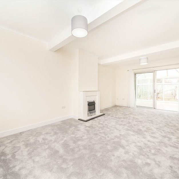 Greenford Avenue - Photo 1