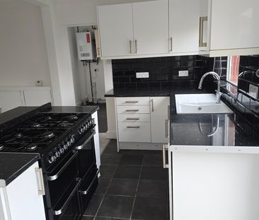 3 Bed Semi-Detached House, Merryoak Green, SO19 - Photo 4