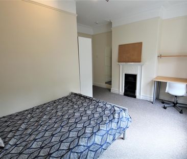 6 bedroom terraced house to rent - Photo 2