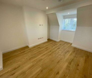 A 2 bedroom maisonette apartment situated in the Tilehurst area of ... - Photo 5