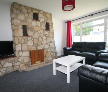 4 bedroom semi-detached house to rent - Photo 5