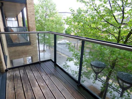 1 bedroom flat to rent - Photo 2