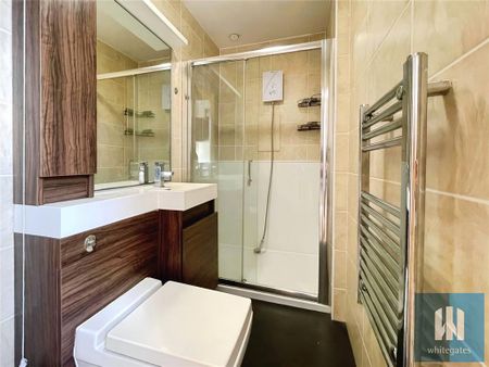 1 bedroom penthouse to rent - Photo 3