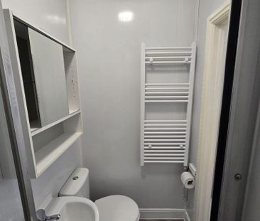 1 bedroom block of apartments to rent - Photo 1