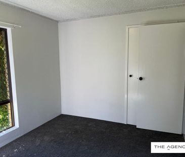 Two-Bedroom Unit in Quiet Cul-de-Sac Location - Photo 2