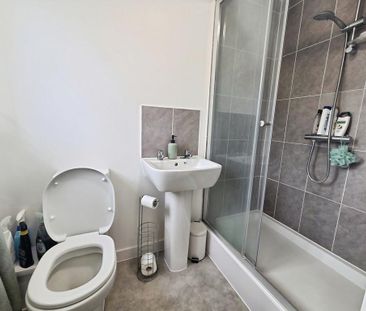 3 bedroom semi-detached house to rent - Photo 3