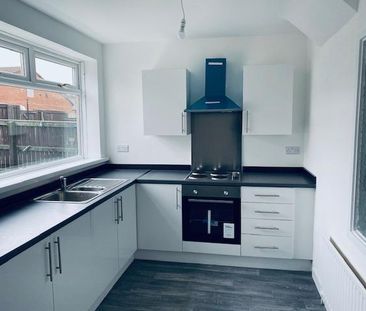 3 bedroom terraced house to rent - Photo 6