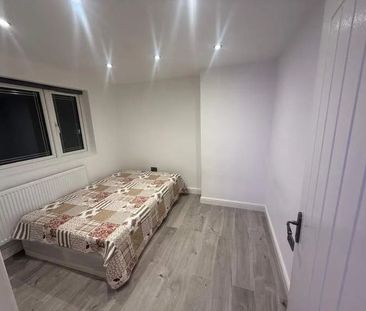 Room in a Shared House, Shere Road, IG2 - Photo 2