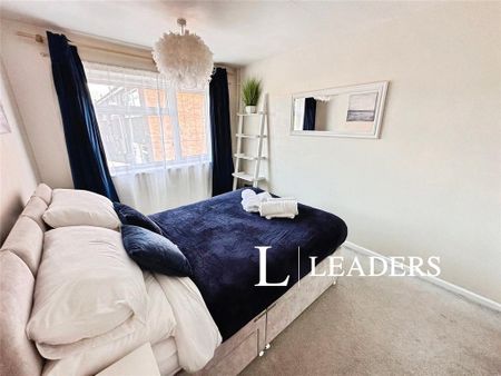 2 bedroom flat to rent - Photo 4