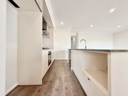 Stylish, Convenient Living - Photo 5