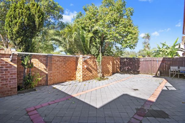 “Extra Large Townhouse In Peaceful Location !!” - Photo 1