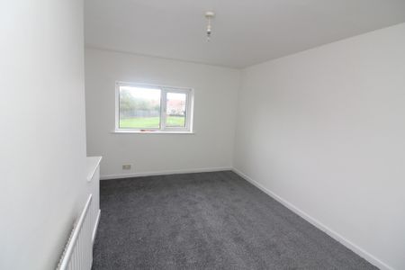 3 Bedroom Semi-Detached House - Photo 4