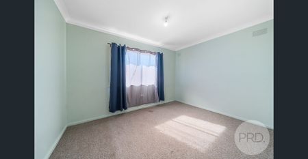 10 Nixon Crescent, Tolland NSW 2650 - Photo 2