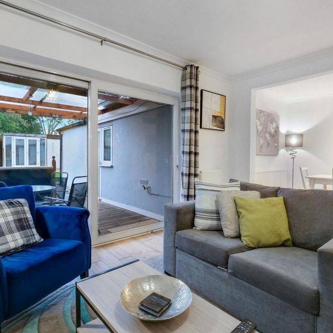 4 bedroom detached house to rent - Photo 1
