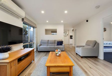 43 Longacres Road, Yallambie VIC 3085 - Photo 2