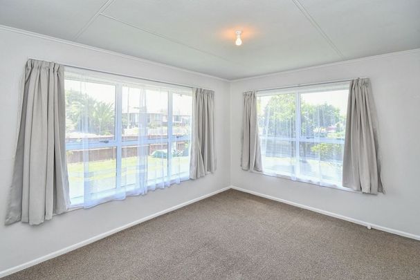 Secure family home with sleepout - Photo 1