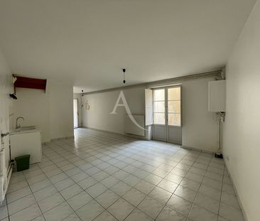 Location Appartement 4 pièces 100m² FONTENAY LE COMTE 85200 - Photo 1