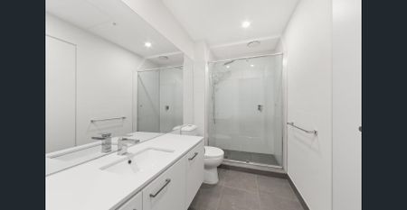 Modern Apartment Living in Oak Park - Photo 4