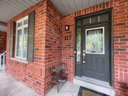 Townhouse For Lease | N8131680 - Photo 5