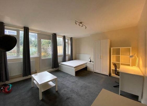 4 bedroom flat share to rent - Photo 1