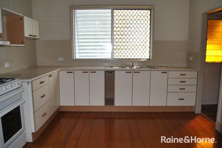 47 Lowry St, North Ipswich, QLD 4305 - Photo 4